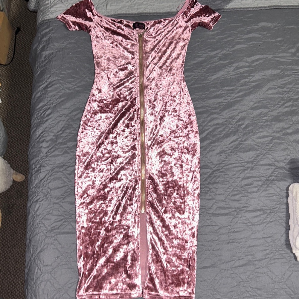 Elegant Velvet Pink Dress with Gold Zipper accent.